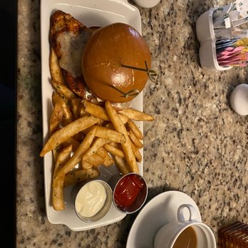 Mesh Restaurant - Blackened Chicken Sandwich - New American Near Me - Indianapolis, Indiana