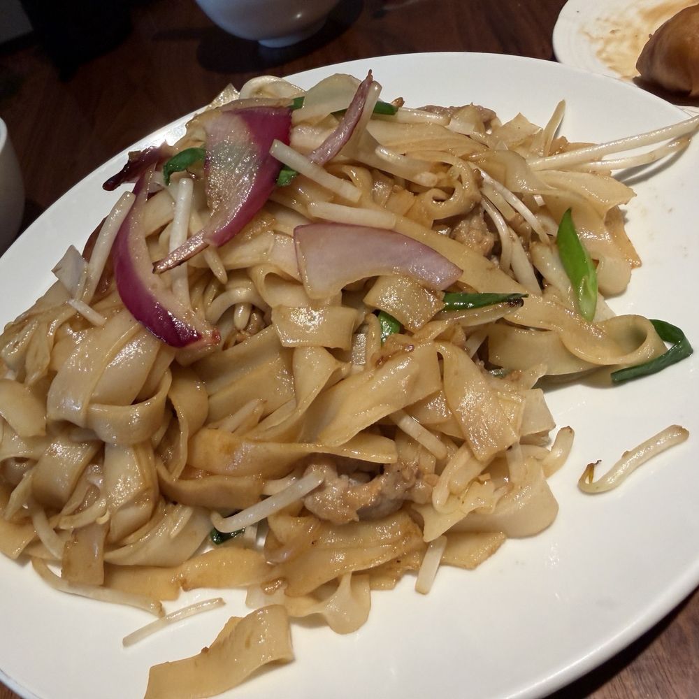Jin Ye - Beef Chow Fun - Chinese Near Me - Richmond, California Jin Ye - Beef Chow Fun - Chinese Near Me - Richmond, California