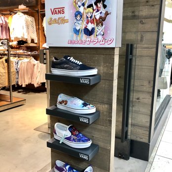 Vans - Shoe Stores Near Me - Bellevue, Washington