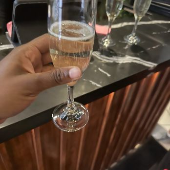 Bungalow Downtown Dining - Complimentary glass of champagne - Steakhouses Near Me - Houston, Texas Bungalow Downtown Dining - Complimentary glass of champagne - Steakhouses Near Me - Houston, Texas