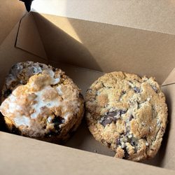 Lemon blueberry scone & chocolate chip cookie