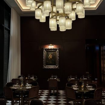 La Plume - Ambiance - French Near Me - Toronto, Ontario La Plume - Ambiance - French Near Me - Toronto, Ontario