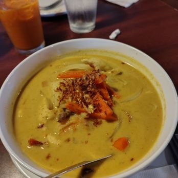 Krung Thep Thai Bistro - Yellow curry with beef, chicken and shrimp - Thai Near Me - Corona, California Krung Thep Thai Bistro - Yellow curry with beef, chicken and shrimp - Thai Near Me - Corona, California
