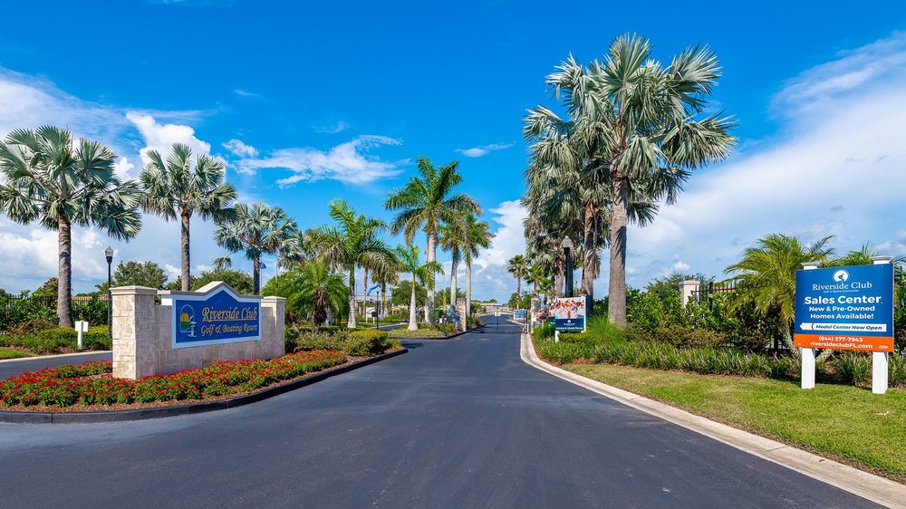 Riverside Club Golf & Marina Community Logo