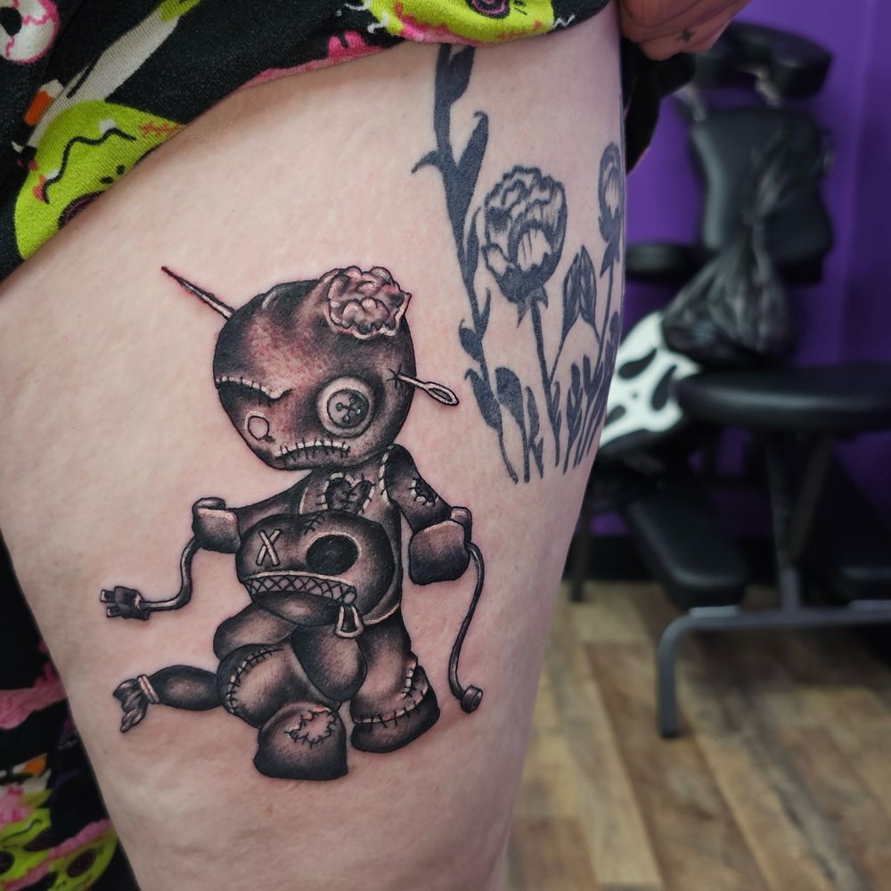 The Ultimate List of Tattoo Adventures: The Artists, the Ink, and the  Stories Behind Them | Tom Fogarty, image size:1000x1000