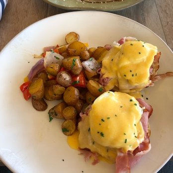 Driftwood Kitchen - The traditional egg Benedict - Seafood Near Me - Laguna Beach, California