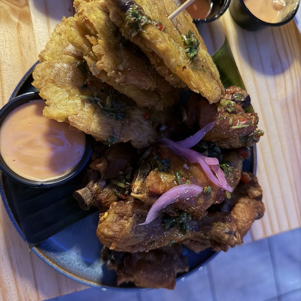 El Batey - chicharon de pollo - Puerto Rican Near Me - Milwaukee, Wisconsin