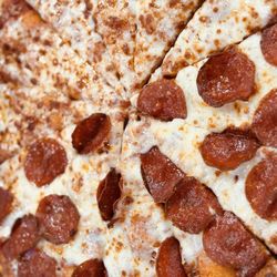Chuck E. Cheese - Pizza
