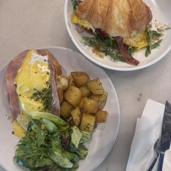 Farine Bakery & Cafe - Eggs Benedict Croissant  Breakfast Sandwich - Bakeries Near Me - Bellevue, Washington