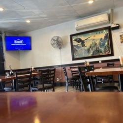 Lee's BBQ & Boba - Inside