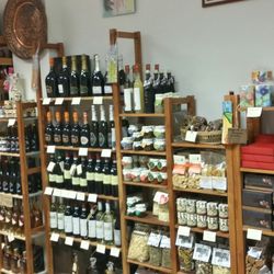 Spinà - Ampio assortimento di vini sfusi ed in bottiglia, prodotti alimentari artigianali regionali