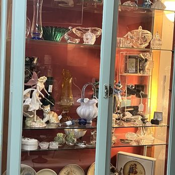 Village Antique Mall - Antiques Near Me - Mount Dora, Florida Village Antique Mall - Antiques Near Me - Mount Dora, Florida