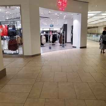 H&M - Men's Clothing Near Me - Burbank, California