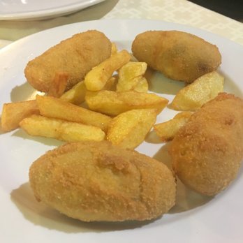 La Posada del Duende - Croquetas de Jamon - Tapas/Small Plates Near Me - Granada, GR La Posada del Duende - Croquetas de Jamon - Tapas/Small Plates Near Me - Granada, GR