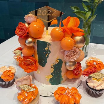 T'antay Miami Cakes - Graduation cake and cupcakes - Custom Cakes Near Me T'antay Miami Cakes - Graduation cake and cupcakes - Custom Cakes Near Me