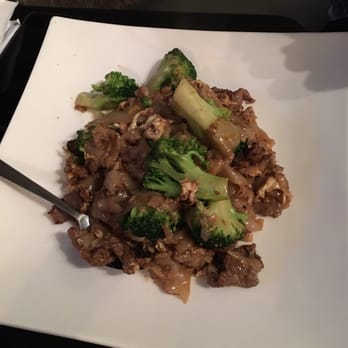 Me Dee Cafe - Beef pad see ewe - Thai Near Me - Chicago, Illinois