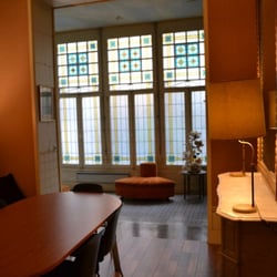 Jardin Culturel - The lounge leading to the garden, Le salon donnant sur le jardin, séances de l'anglais dans un cadre convivial