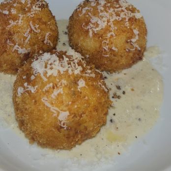 Moretti Downtown - Italian Near Me - Montreal, Quebec