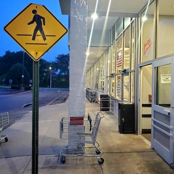 King Kullen - King Kullen offers a huge free parking lot - Grocery Near Me - Rockville Centre, New York