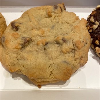 Crumbl - Cedar Park - Chocolate chip cookie - Bakeries Near Me - Cedar Park, Texas