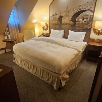 Lindner Hotel Prague Castle - Nicely appointed bedroom - Hotels Near Me - Prague, Puerto Rico Lindner Hotel Prague Castle - Nicely appointed bedroom - Hotels Near Me - Prague, Puerto Rico