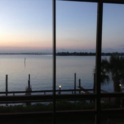 Riverside Club - Just before sunrise, A building