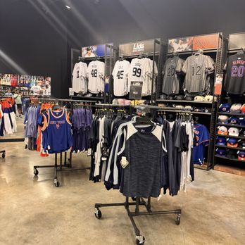 Lids - Hats Near Me - East Rutherford, New Jersey