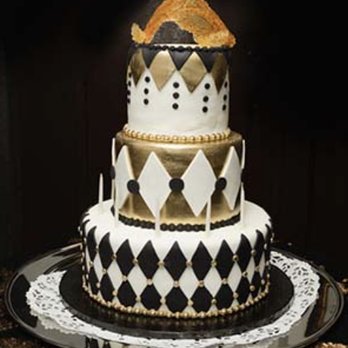Tutto Cream - a black and white cake with gold accents - Desserts Near Me - Ossining, New York Tutto Cream - a black and white cake with gold accents - Desserts Near Me - Ossining, New York