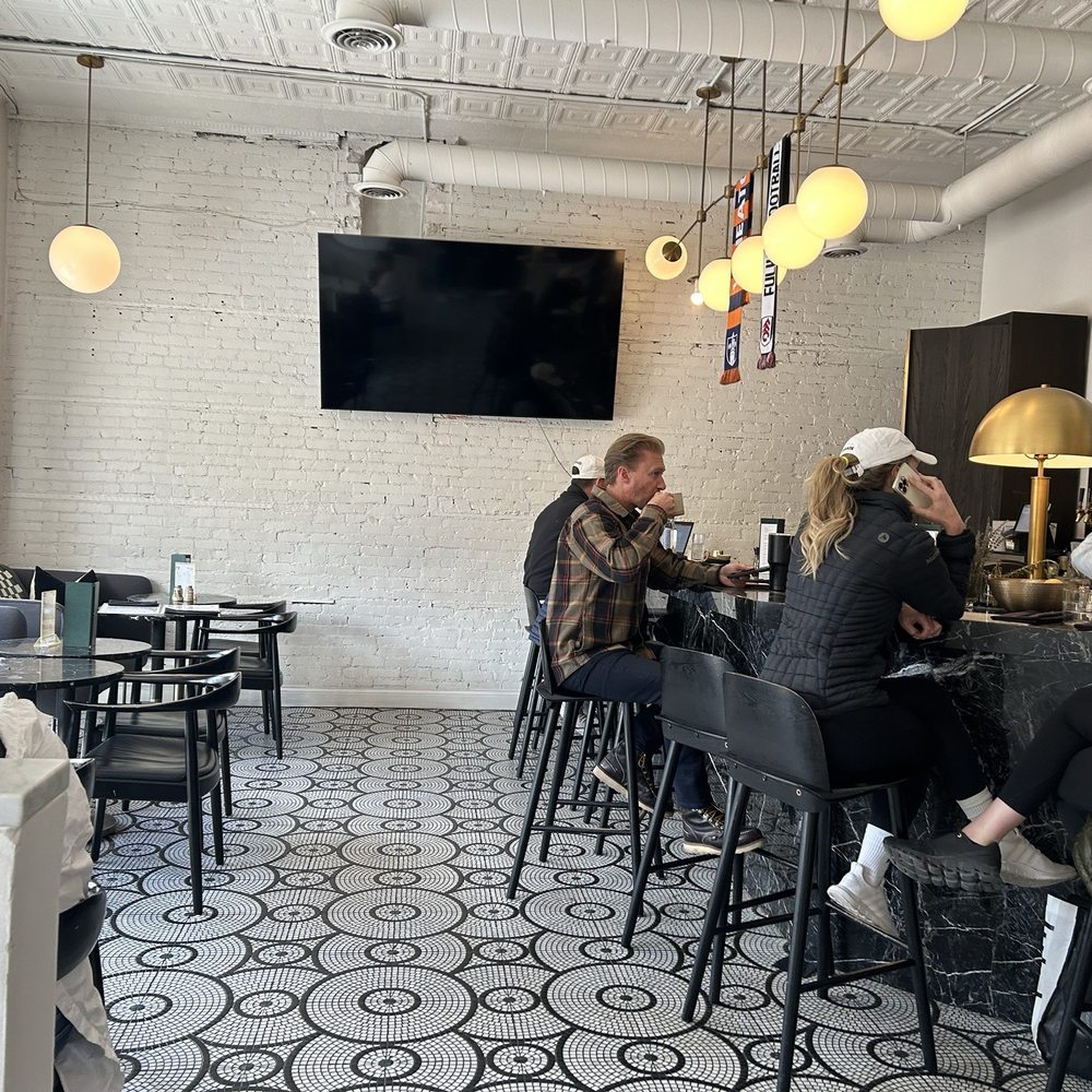 Moveable Feast - Bar area - Cafes Near Me - Wheaton, Illinois