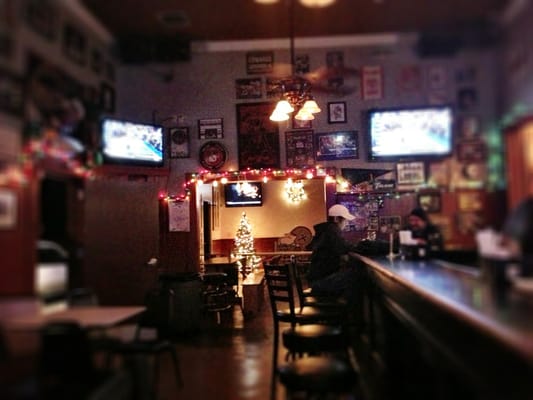 Henry's Uptown Bar by null