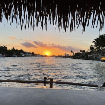 Cruisin' Tikis - beautiful sunsets - Boat Tours Near Me - Fort Lauderdale, Florida Cruisin' Tikis - beautiful sunsets - Boat Tours Near Me - Fort Lauderdale, Florida