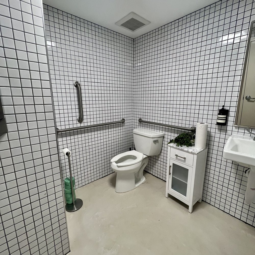 Jackie Smalls - Big Beautiful CLEAN bathroom - Breakfast & Brunch Near Me - Wayne, New Jersey Jackie Smalls - Big Beautiful CLEAN bathroom - Breakfast & Brunch Near Me - Wayne, New Jersey