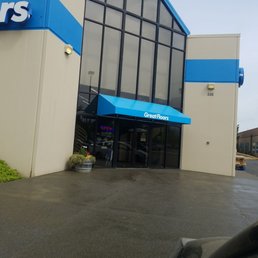 They may think they have Great Floors but their manager was obnoxious