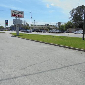 Pine Lodge Motel - Hotels Near Me - Baxley, Georgia Pine Lodge Motel - Hotels Near Me - Baxley, Georgia