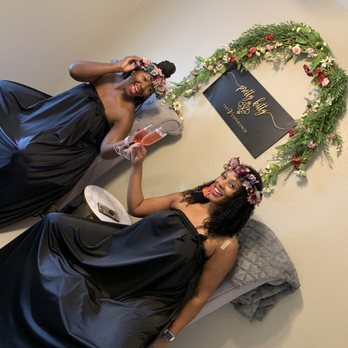 Luxe - The V-Steam experience is amazing. Especially with a friend! Monique is the hostess with the mostess - served up rose'! Cheers  to the V! - Body Contouring Near Me - Tampa, Florida