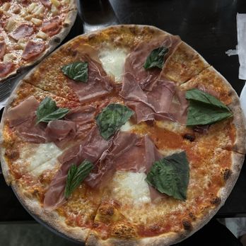 Mister O1 Extraordinary Pizza Sandy Springs - Daniele (lacking a bit in flavor compared to the other pizzas) - Pizza Near Me - Atlanta, Georgia Mister O1 Extraordinary Pizza Sandy Springs - Daniele (lacking a bit in flavor compared to the other pizzas) - Pizza Near Me - Atlanta, Georgia
