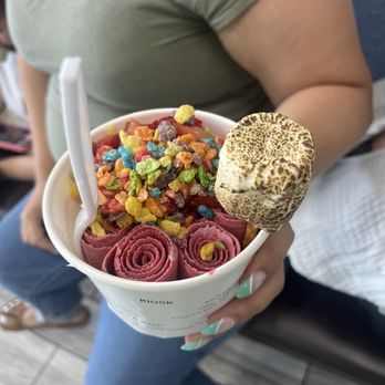 ICICLES - It's A Rasp with added toppings - Ice Cream & Frozen Yogurt Near Me - Gilroy, California