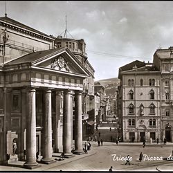 Piazza della Borsa - Palace La Borsa in Trieste; built in 1806: palazzo construito dall'architetto Antonio Mollari, dedicato all'imperatore Francesco II, Austria