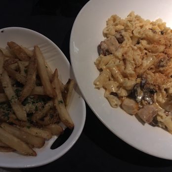 Yard House - Truffle fries and Gardein mac and cheese - Bars Near Me - Long Beach, California