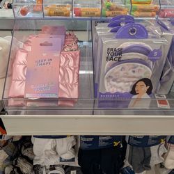 Old Navy - Erase your face... haha