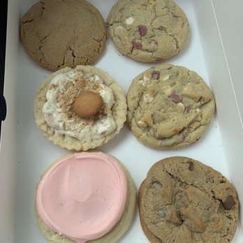 Crumbl - Mandarin - Peanut butter, classic sugar, banana pudding, strawberry,and chocolate chip cookies. - Bakeries Near Me - Jacksonville, Florida Crumbl - Mandarin - Peanut butter, classic sugar, banana pudding, strawberry,and chocolate chip cookies. - Bakeries Near Me - Jacksonville, Florida