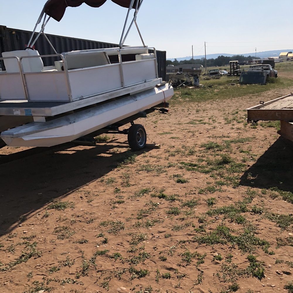 Ron Brewer Auctions - Pontoon boat. - Auction Houses Near Me - Clay Springs, Arizona