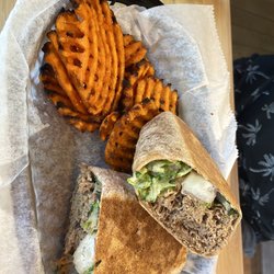 Clean Eatz - Orlando SoDo - Meat and taterz with sweet potato fries as side