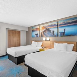 Days Inn & Suites by Wyndham Cedar Rapids - Guest room