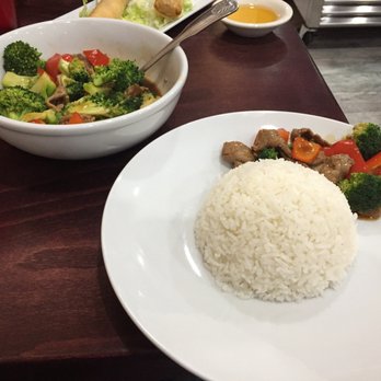 Jungle Kitchen - Beef & Broccoli With Red Bell Peppers. Amazing. - Pan Asian Near Me - Chanhassen, Minnesota