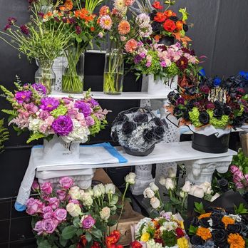 Divine Fleurs - A bright selection just for fall! - Florists Near Me - La Crescenta-Montrose, California Divine Fleurs - A bright selection just for fall! - Florists Near Me - La Crescenta-Montrose, California