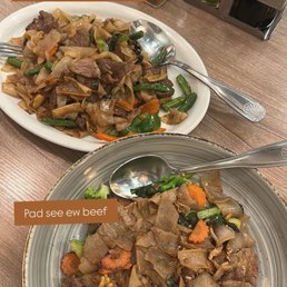 Pad See Ew  Spicy Noodle (Drunken Noodle)