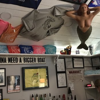 The  Raw Bar - Bars Near Me - Mashpee, Massachusetts