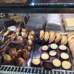 Pasticceria Ghedina - So many choices!