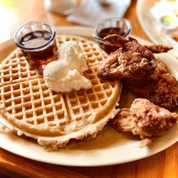 Roscoe's House of Chicken & Waffles - Classic chicken and waffles